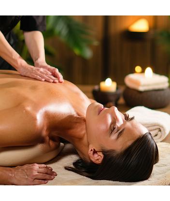 Thérapeute réalisant un massage relaxant